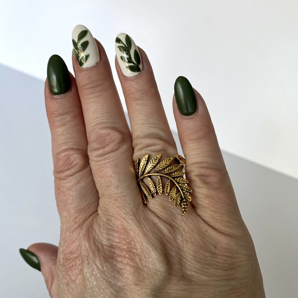 💜 SALE 2/$15 💜  🆕 PALM LEAF Gold Ring!!! - Picture 6 of 6